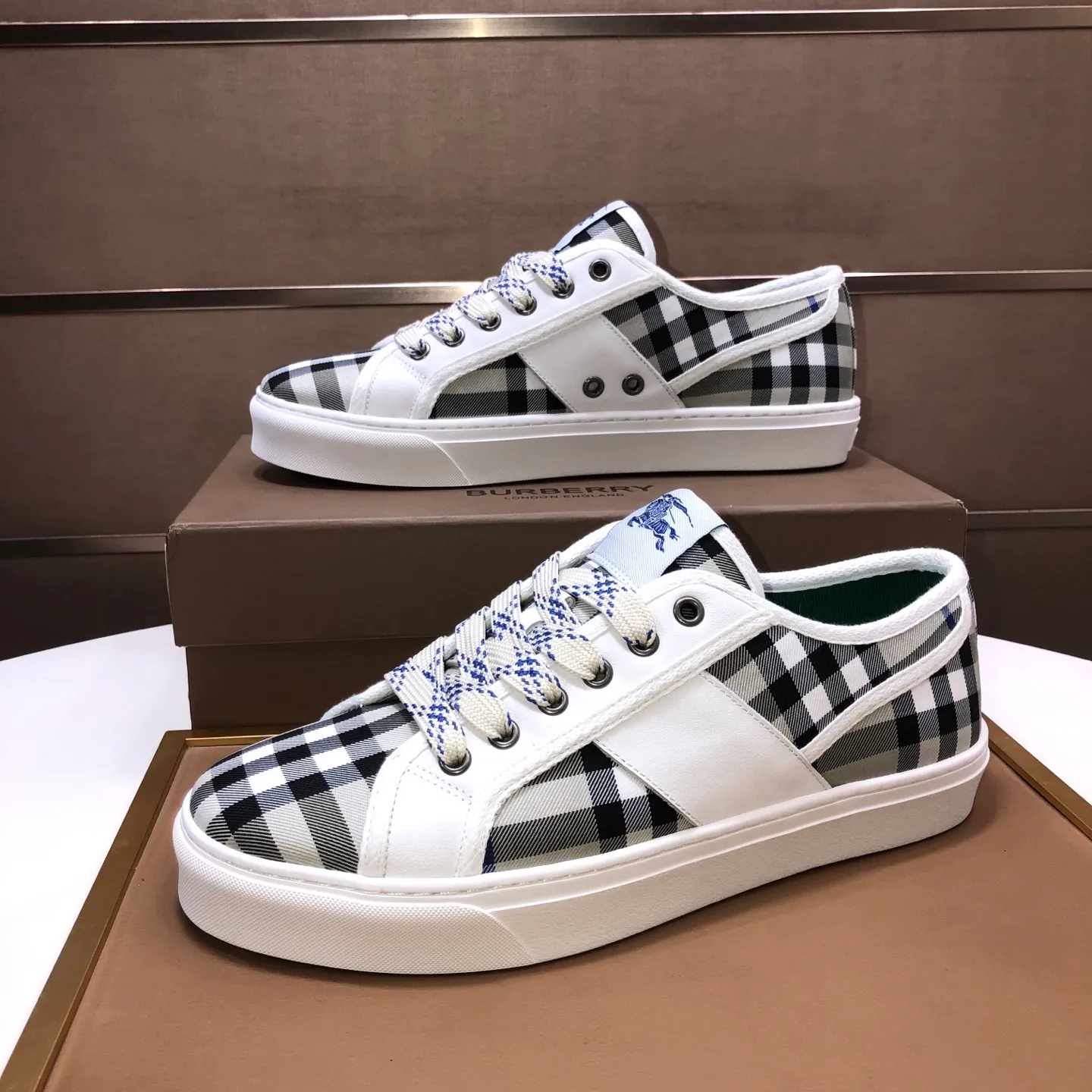 Men's shoes💰460💰【Burberry】Classic low-top sneakers｜Imported cowhide with classic plaid fabric｜Sheepskin lining｜Original outsole｜Fine workmanship and comfortable to wear Size: 38-44 (customized at 45)